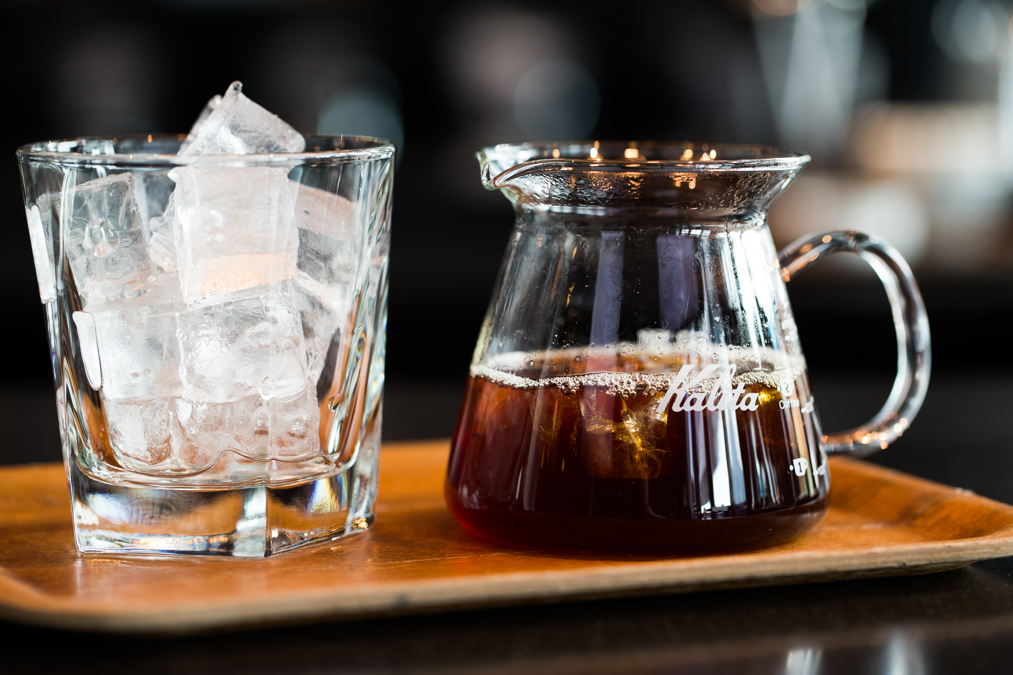 Slik håndbrygger du iskaffe